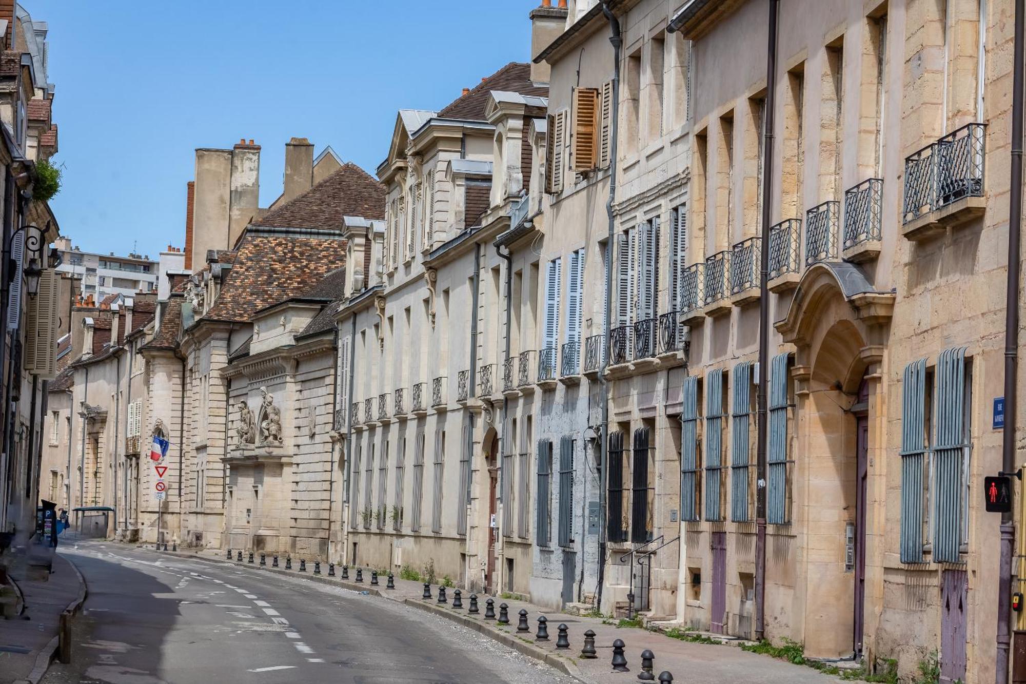 Le Vannerie - Appartement Coeur Historique - Tout Equipe Dijon Szoba fotó